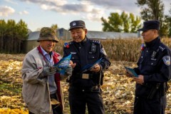 风吹麦浪收获忙 “向阳”金秋“警”护航 ——哈尔滨市公安局香坊分局向阳派出所开展秋收护农工作