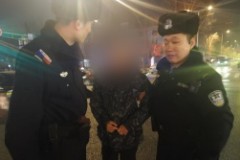 民警迅速救助摔倒老人获家属诚挚感谢